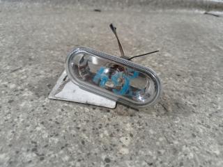 повторитель поворота на крыле правый Volkswagen Golf 4 поколение (1997 - 2006)