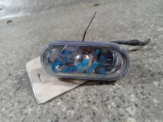 повторитель поворота на крыле левый Volkswagen Caddy 3 поколение (2004 - 2010)