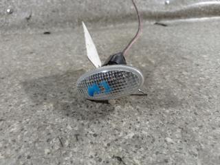 повторитель поворота на крыле правый Mazda 3 BK (2003 - 2005)