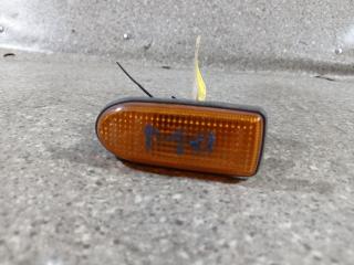 повторитель поворота на крыле левый Nissan Primera P10 (1990 - 1997)