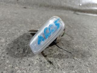 повторитель поворота на крыле левый Audi A6 4B/C5 (1997 - 2001)