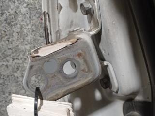 петля двери Mazda 3 BL (2008 - 2011), седан