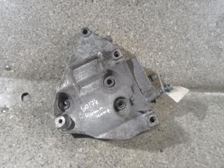 кронштейн компрессора кондиционера Volkswagen Passat B5 [рестайлинг] (2000 - 2005), 1.8 л., Ti, AWM, бензин, 5МКПП, передний привод, 06B260885D