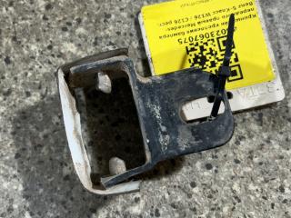 крепление бампера Mercedes-Benz S-Класс W126 / C126 [рестайлинг] (1985 - 1991), 5.6 л., i, АКПП, купе, задний привод, 1268851414