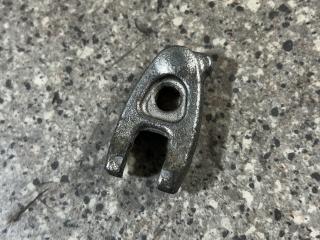 крепление форсунки Renault Megane 2 поколение (2002 - 2006), 1.5 л., DCi, K9K 732, дизель, МКПП, 8200294788