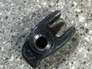 крепление форсунки Renault Megane 2 поколение (2002 - 2006), 1.5 л., DCi, K9K 732, дизель, МКПП, 8200294788