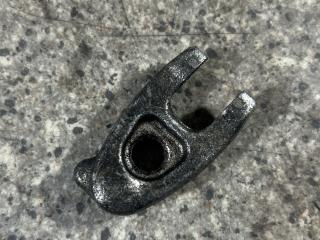 крепление форсунки Renault Megane 2 поколение (2002 - 2006), 1.5 л., DCi, K9K 732, дизель, МКПП, 8200294788