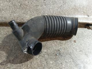 патрубок воздушного фильтра Volkswagen Passat B5 [рестайлинг] (2000 - 2005), 1.9 л., TDi, AVF, дизель, 6МКПП, передний привод, 8D0129615K