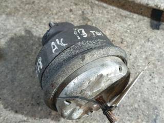 подушка крепления двигателя Volkswagen Passat B5 (1996 - 2001), 1.9 л., TDi, AFN, дизель, 5МКПП, передний привод, 8D0199379S