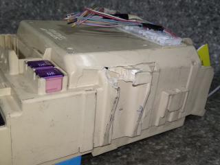 блок предохранителей Lexus RX 2 поколение 2006