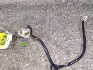 замок багажника Mazda 323 BJ 2000