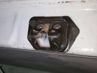 замок багажника Nissan X-Trail T30 2004