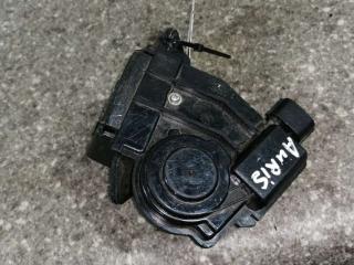 замок багажника Toyota Auris 1 поколение 2009