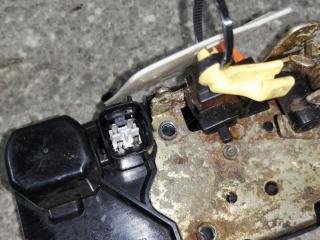 замок двери передней правой Chrysler Voyager 4 поколение [рестайлинг] 2005