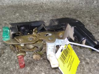 замок двери передней правой Chrysler Voyager 3 поколение 1999