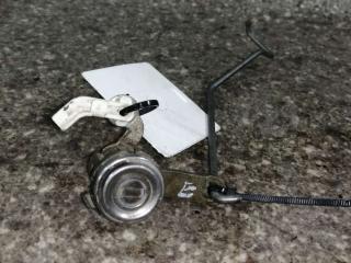 замок двери передней правой Toyota Carina T190 1995