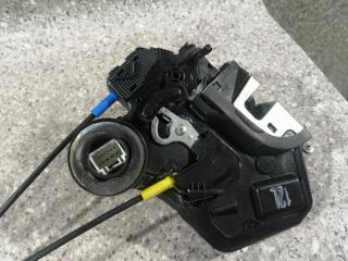 замок двери задней левой Toyota Corolla Verso 1 поколение 2003