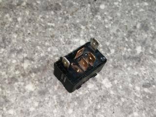 кнопка стеклоподъемника двери Audi A6 4A/C4 1996