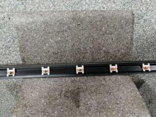 молдинг двери передней правой Volkswagen Passat B4 1995