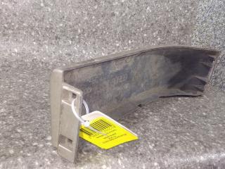 ус под фонарь правый Nissan Prairie M11 1993