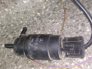 насос (моторчик) омывателя стекла Mercedes-Benz E-Класс W124 [рестайлинг] 1990