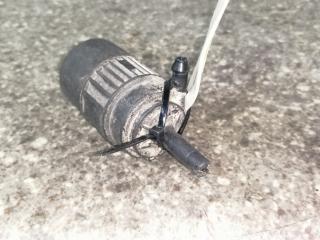 насос (моторчик) омывателя стекла Mitsubishi Space Star 1 поколение 1998