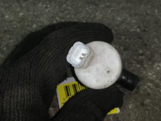 насос (моторчик) омывателя стекла Renault Trafic 2 поколение 2005