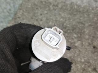 насос (моторчик) омывателя стекла Toyota Auris 1 поколение 2009