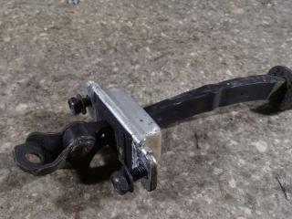 ограничитель открывания двери Chevrolet Captiva 1 поколение 2011