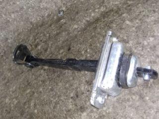 ограничитель открывания двери Chevrolet Captiva 1 поколение 2011