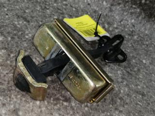 ограничитель открывания двери Chrysler Voyager 3 поколение 1999