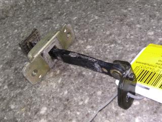 ограничитель открывания двери Kia Rio 2 поколение 2008