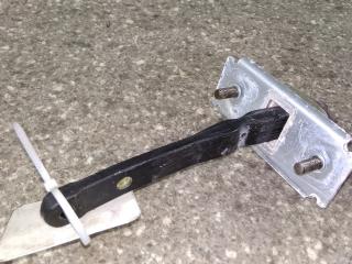 ограничитель открывания двери Mazda 323 BJ 2001