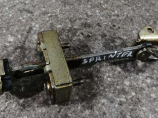 ограничитель открывания двери Mercedes-Benz Sprinter 1 поколение (W901-905) 2000