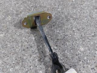 ограничитель открывания двери Nissan Note E11 [рестайлинг] 2010