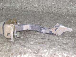 ограничитель открывания двери Nissan Primera P11 1999