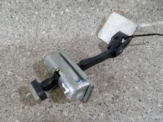 ограничитель открывания двери Opel Corsa D 2010