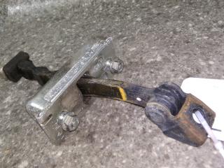 ограничитель открывания двери Opel Corsa D 2010