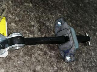 ограничитель открывания двери Suzuki SX4 1 поколение 2010