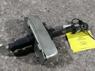 ограничитель открывания двери Toyota Auris 1 поколение 2009