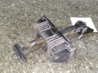 ограничитель открывания двери Toyota Avensis 2 поколение (T250) 2006