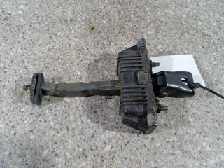 ограничитель открывания двери Toyota Avensis 2 поколение (T250) 2006