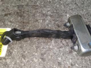 ограничитель открывания двери Toyota Avensis 3 поколение (T270) 2010