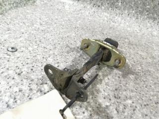 ограничитель открывания двери Toyota Carina T190 1995