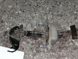 ограничитель открывания двери Toyota Carina T190 1995