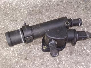 фланец (тройник) системы охлаждения Volkswagen Golf 5 поколение (2003 - 2009), 038121132D