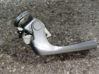 петля двери Chevrolet Cruze 1 поколение 2012