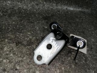 петля двери Kia Sportage 2 поколение 2007