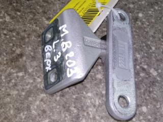 петля двери Mercedes-Benz C-Класс W203/S203/CL203 2002