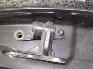 петля двери Mitsubishi Colt 6 поколение (Z20/Z30) 2007